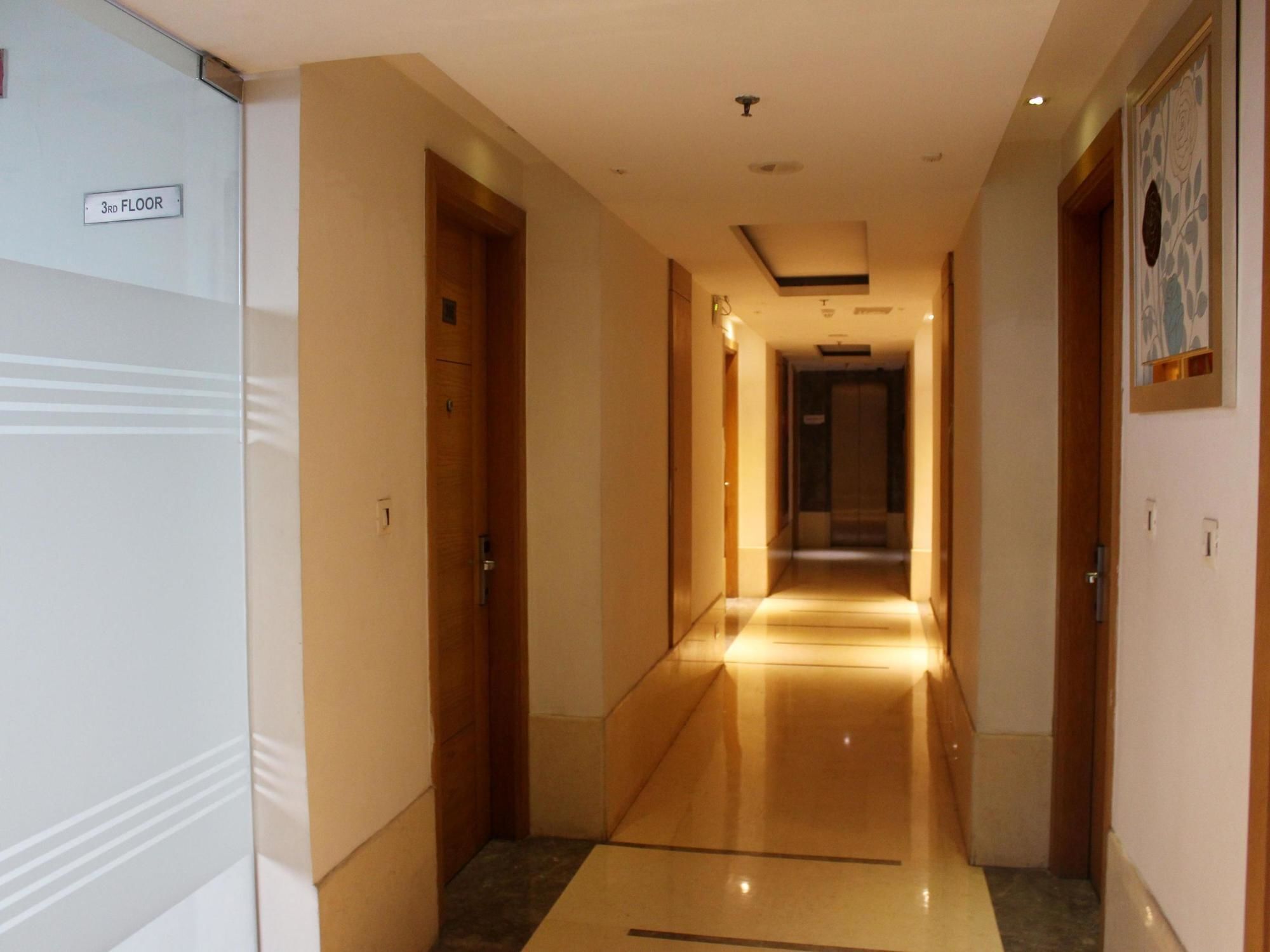 Oyo Premium Sector 31 Faridabad Hotel Exterior photo