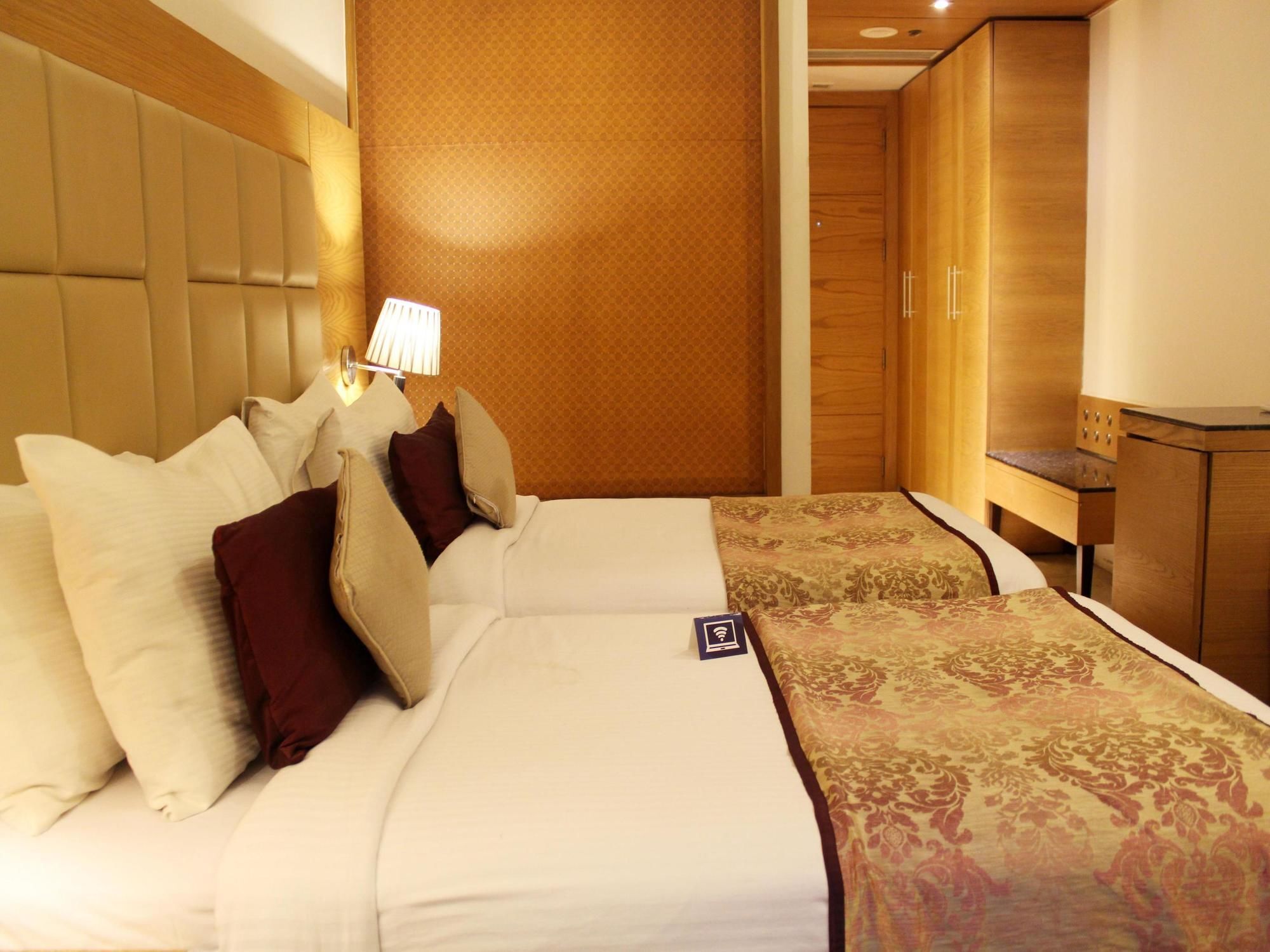 Oyo Premium Sector 31 Faridabad Hotel Exterior photo